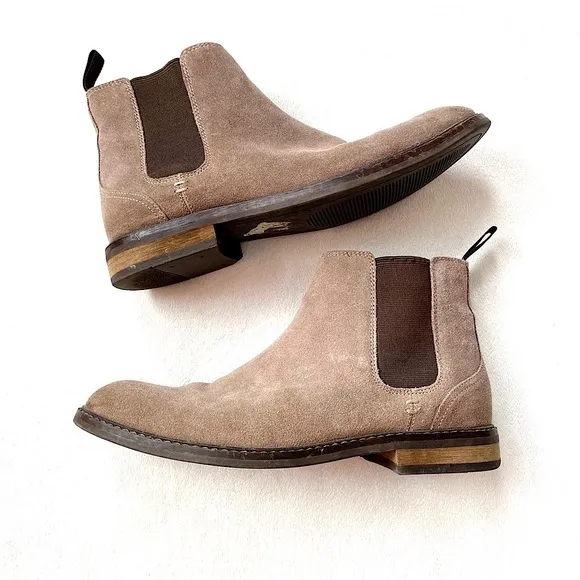 Vionic Men’s Bowery Kingsley Suede Chelsea Boots in Taupe Size 9.5