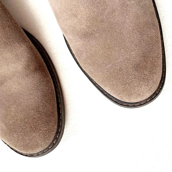 Vionic Men’s Bowery Kingsley Suede Chelsea Boots in Taupe Size 9.5