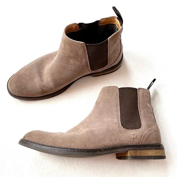 Vionic Men’s Bowery Kingsley Suede Chelsea Boots in Taupe Size 9.5