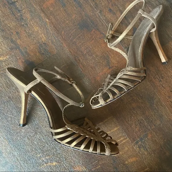 VNTG Nicole Miller delicate woven sandals