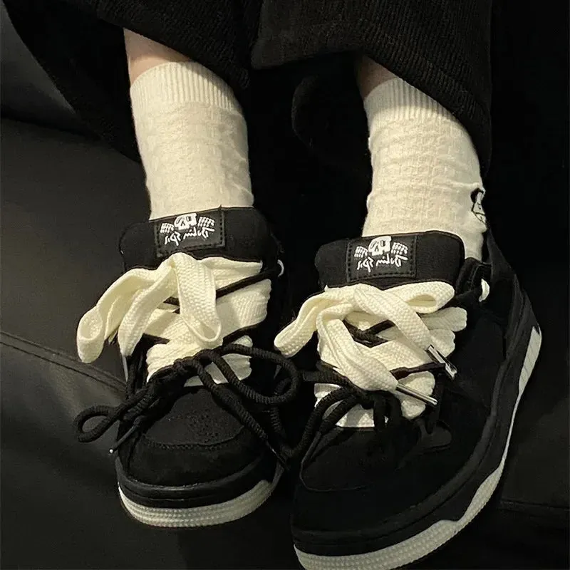 VougeVamp Retro Skateboard Sneakers – Trendy Contrasting Color Sports Shoes for Men & Women