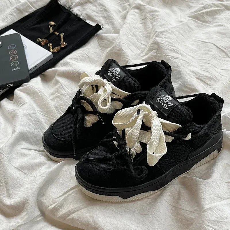 VougeVamp Retro Skateboard Sneakers – Trendy Contrasting Color Sports Shoes for Men & Women
