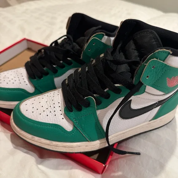 WMNS Air Jordan 1 Retro High ‘Lucky Green’