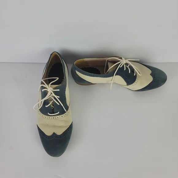 Wolverine 1000 mile Oxford sadle shoes. Blue and cream