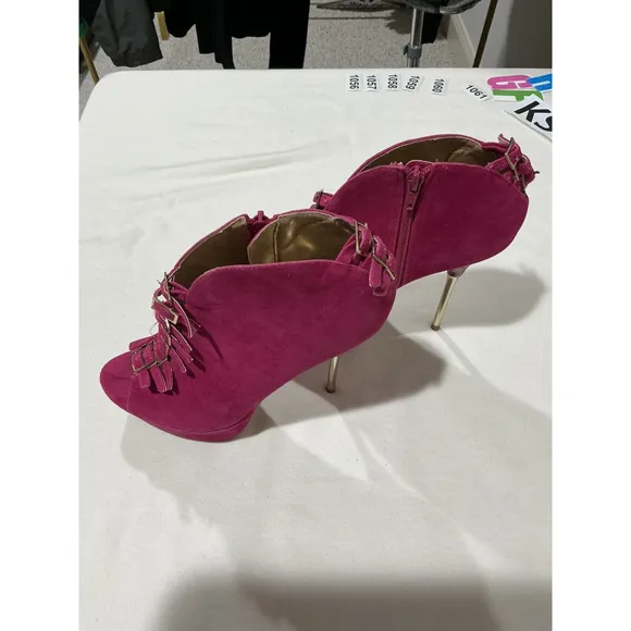 Woman’s Shoe Dazzle Jovanna Pink Suede Size 8 Gold Stiletto Heel Platform