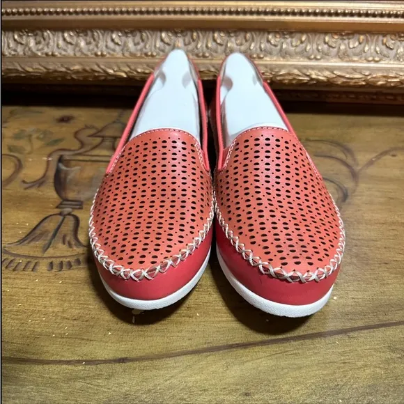WOMEN'S EARTH ORIGINS LIZZY SLIP-ON SHOES Boat Shoes Slip On Size 9.5 W NEW