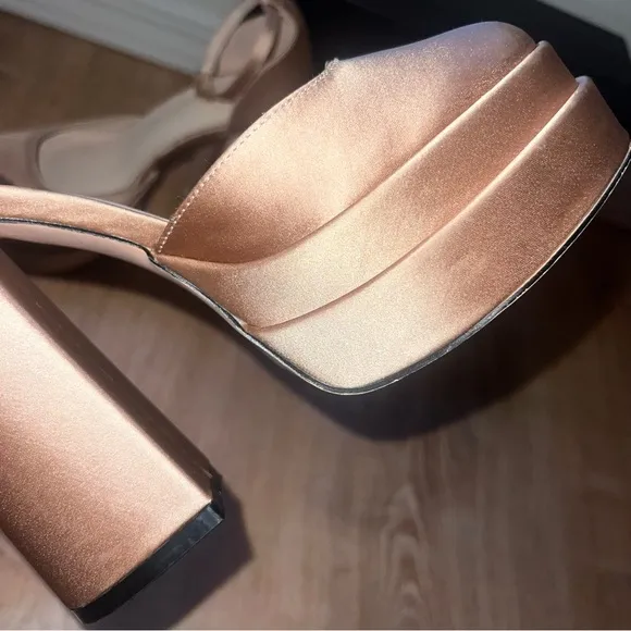 Women's Nude Double PlatformShoes Size 36.5