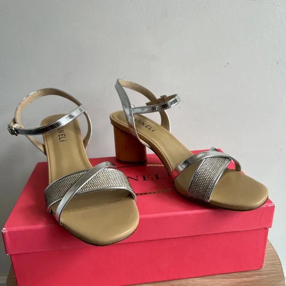 Women's Vaneli Sandals Size 9N Silver &amp; Camel
