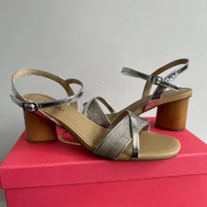 Women's Vaneli Sandals Size 9N Silver &amp; Camel