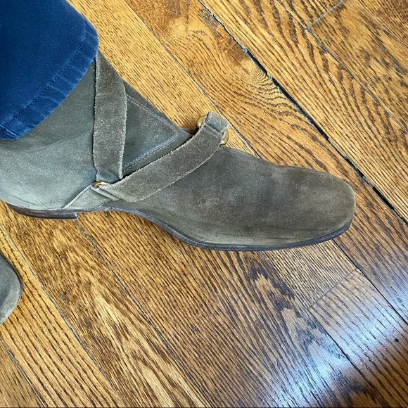 Yves Saint Laurent Brown Suede Boots