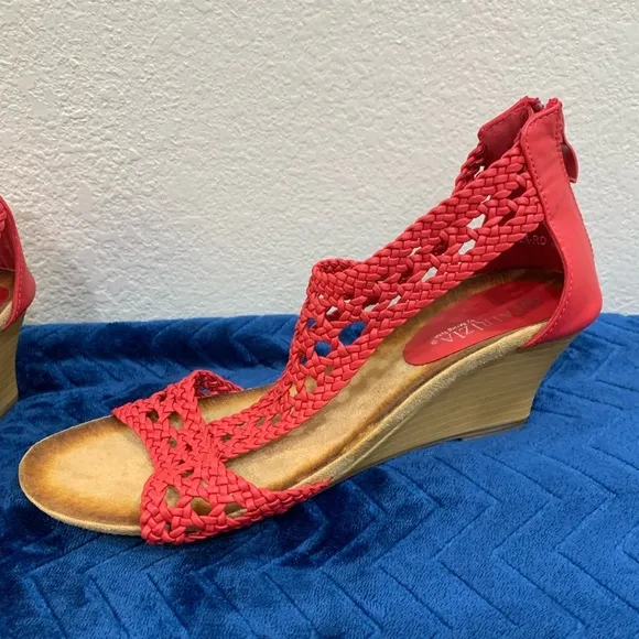 ❤Z01- PATRIZIA by SPRING STEP Woven Zip Back Sandals coral color